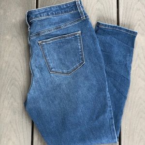 UNIVERSAL THREAD HIGH RISE JEGGING 12/31s